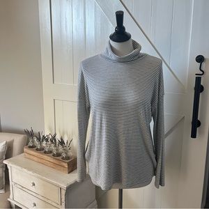 Evereve SUNDAY IN BROOKLYN Gray Stripe Turtleneck Size M Anthropologie Soft